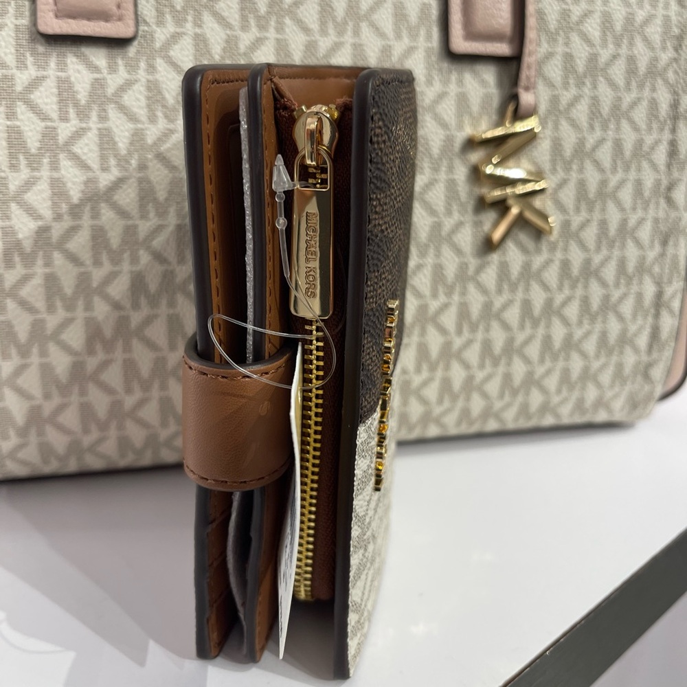 MICHAEL KORS Jet Set Medium Zip CN Two-Tone Logo Bifold Wallet
Brown Multi
NWT - Picture 16 of 16